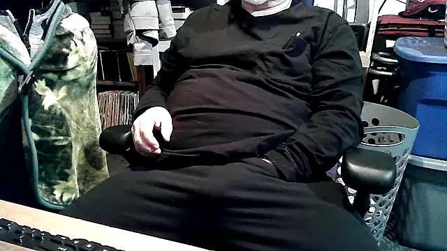 Snapshot of georgew62 chatting on November 2, 2025, 6:16 am georgew62 online show from November 2, 2025, 6:16 am