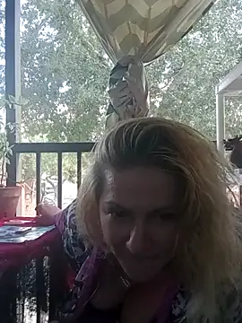 Goldenndoll online show from October 21, 2025, 5:02 pm