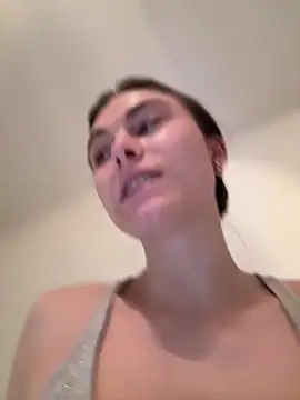 SophiiaStarr online show from April 2, 2026, 7:00 pm