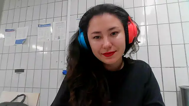 Emparia online show from November 1, 2025, 10:34 pm