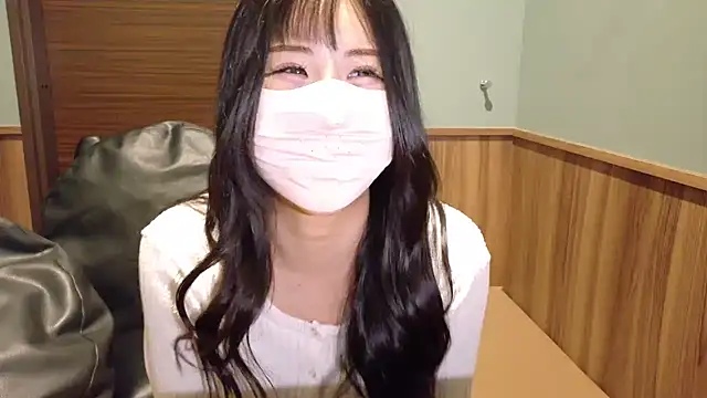 Snapshot of Ema-- chatting on November 4, 2025, 10:36 am Ema-- online show from November 4, 2025, 10:36 am