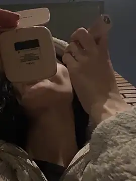 XBODTRIIPX online show from December 3, 2025, 3:03 am