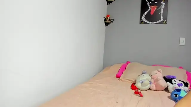 XBODTRIIPX online show from April 21, 2026, 2:04 am