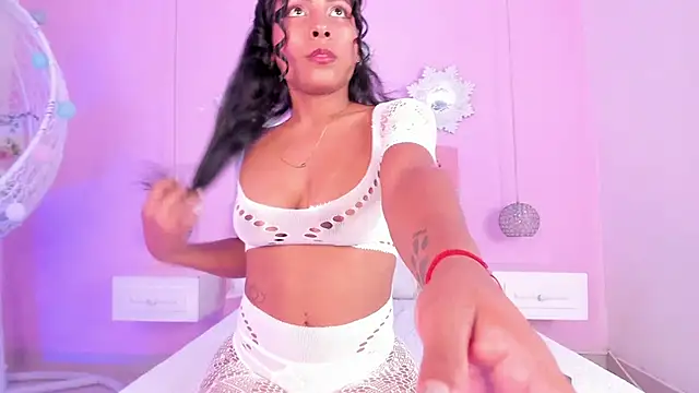 Snapshot of Mi4_Monroe chatting on October 3, 2025, 11:40 am Mi4 Monroe online show from October 3, 2025, 11:40 am