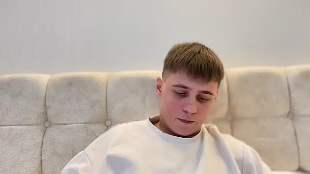 Snapshot of Tyler_Garner chatting on September 12, 2025, 1:33 pm Tyler Garner online show from September 12, 2025, 1:33 pm