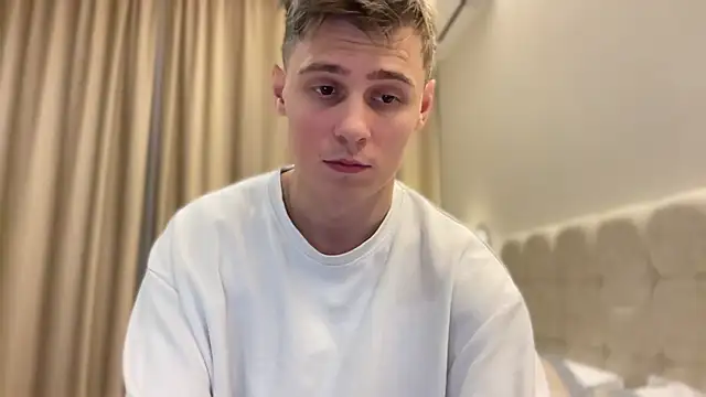 Snapshot of Tyler_Garner chatting on September 14, 2025, 5:23 pm Tyler Garner online show from September 14, 2025, 5:23 pm