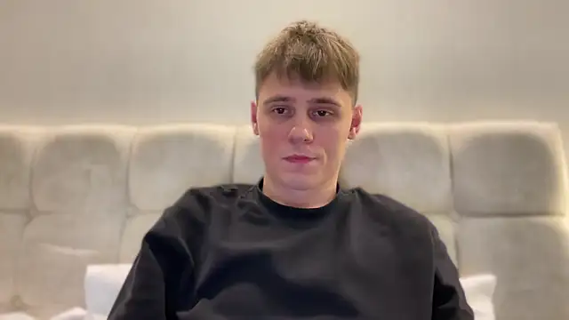 Snapshot of Tyler_Garner chatting on September 19, 2025, 12:23 am Tyler Garner online show from September 19, 2025, 12:23 am