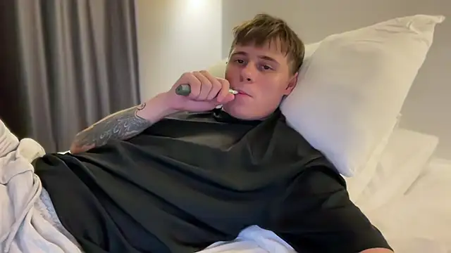 Snapshot of Tyler_Garner chatting on October 9, 2025, 6:50 pm Tyler Garner online show from October 9, 2025, 6:50 pm