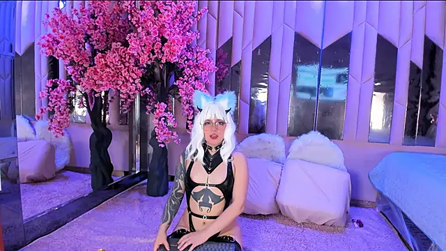 BizzyNoar online show from October 18, 2025, 8:42 pm