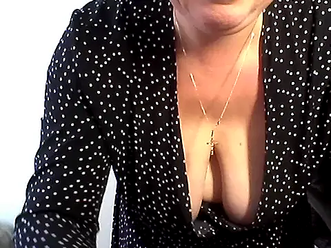 EllaLove2277 online show from November 1, 2025, 9:11 am