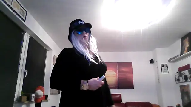 hellgirl1980 online show from September 30, 2025, 8:47 pm