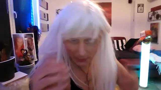 hellgirl1980 online show from October 31, 2025, 2:12 am