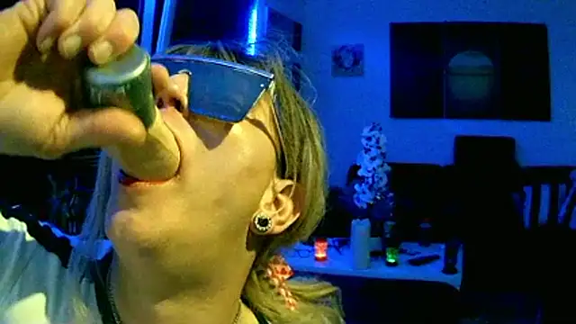 hellgirl1980 online show from November 11, 2025, 7:47 pm