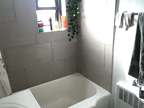 littyleesh1 online show from December 3, 2025, 5:22 pm