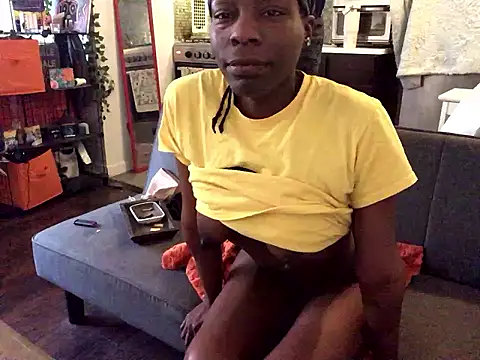 Snapshot of littyleesh1 chatting on January 16, 2026, 2:32 pm littyleesh1 online show from January 16, 2026, 2:32 pm