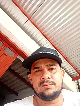 Snapshot of yeffito1 chatting on March 10, 2026, 6:35 pm yeffito1 online show from March 10, 2026, 6:35 pm