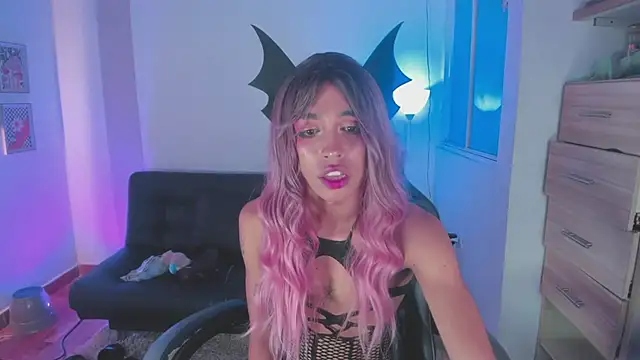 Snapshot of Nikkita_Dragon chatting on November 16, 2025, 2:39 am Nikkita Dragon online show from November 16, 2025, 2:39 am