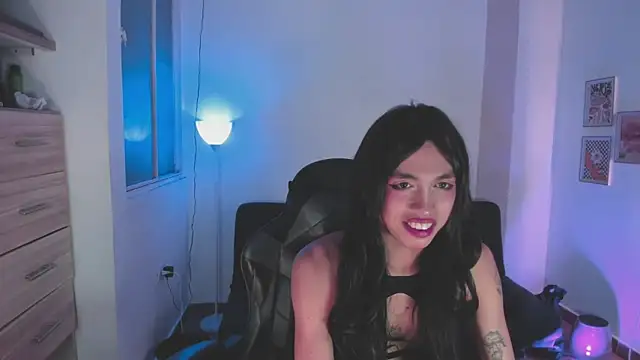 Snapshot of Nikkita_Dragon chatting on November 22, 2025, 2:21 am Nikkita Dragon online show from November 22, 2025, 2:21 am
