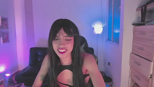 Snapshot of Nikkita_Dragon chatting on December 2, 2025, 3:01 am Nikkita Dragon online show from December 2, 2025, 3:01 am