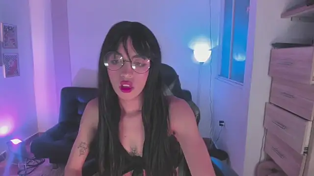 Snapshot of Nikkita_Dragon chatting on December 5, 2025, 2:09 am Nikkita Dragon online show from December 5, 2025, 2:09 am