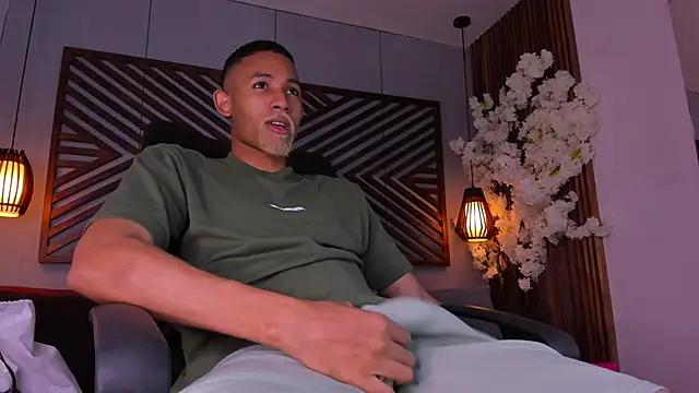 B Wild online show from November 7, 2025, 4:12 am