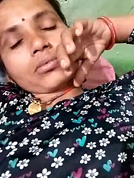 KIRTI12 HOT online show from October 31, 2025, 5:03 pm