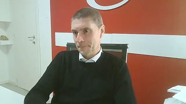 Snapshot of max79ve31 chatting on March 6, 2026, 1:40 pm max79ve31 online show from March 6, 2026, 1:40 pm