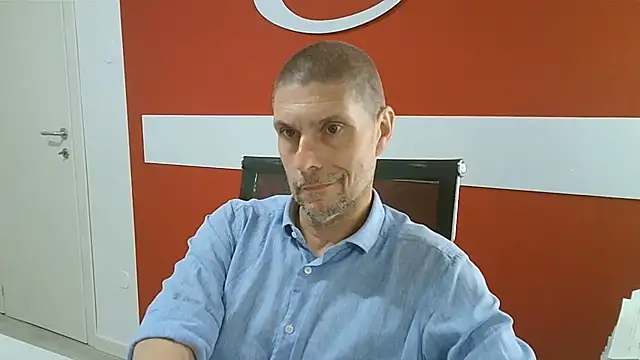 Snapshot of max79ve31 chatting on June 19, 2026, 12:20 pm max79ve31 online show from June 19, 2026, 12:20 pm