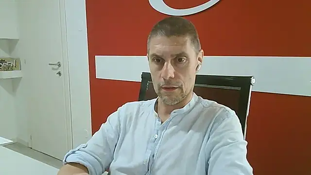 Snapshot of max79ve31 chatting on June 26, 2026, 2:54 pm max79ve31 online show from June 26, 2026, 2:54 pm