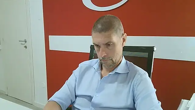 Snapshot of max79ve31 chatting on July 8, 2026, 11:58 am max79ve31 online show from July 8, 2026, 11:58 am