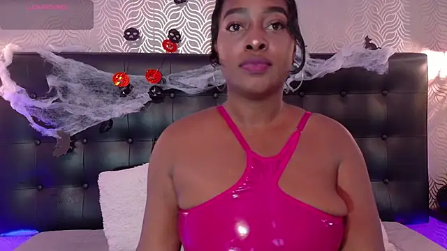 NaiaraMasson  online show from October 18, 2025, 12:06 pm