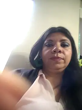 kinky momm online show from October 23, 2025, 1:43 pm