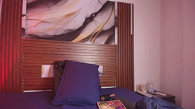 Evelin thompsson online show from October 7, 2025, 7:22 pm