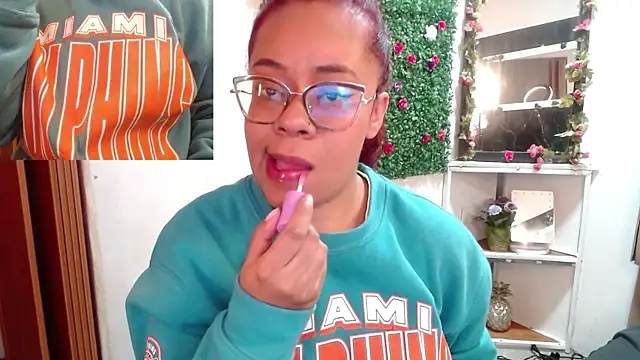 MIA  SPENCER online show from September 13, 2025, 1:44 pm