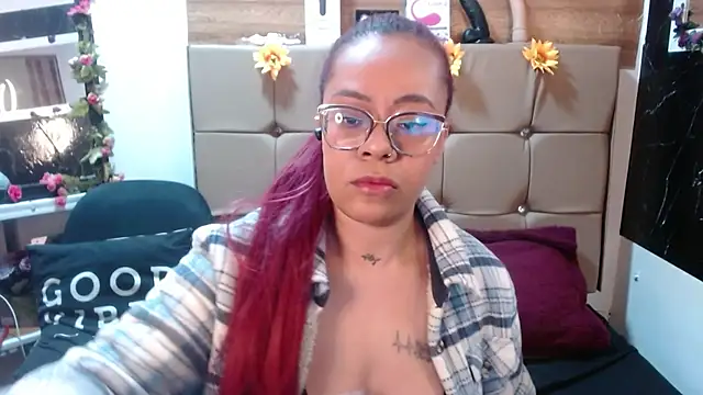 MIA  SPENCER online show from October 7, 2025, 3:53 pm