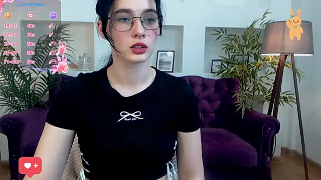 Charming Mysteriousss online show from April 16, 2026, 1:34 pm