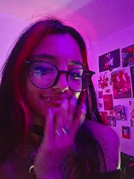 carolinerue online show from April 17, 2026, 3:20 am