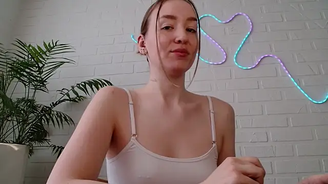 WhitePrincessLuna online show from February 19, 2026, 10:00 am