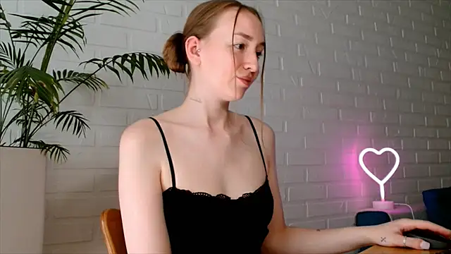 WhitePrincessLuna online show from July 6, 2026, 12:35 pm