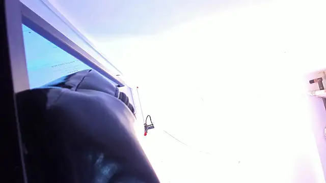 Sofia summers online show from November 14, 2025, 4:00 am