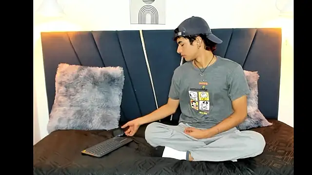 maicol cum23 online show from September 13, 2025, 1:33 pm