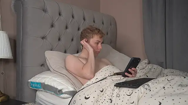 scottishtwink01 online show from May 10, 2026, 9:53 pm