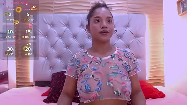 Snapshot of SofyTaylori chatting on October 3, 2025, 7:22 pm SofyTaylori online show from October 3, 2025, 7:22 pm