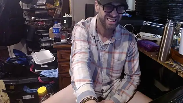 Snapshot of PeterHanglin chatting on April 10, 2026, 5:17 pm PeterHanglin online show from April 10, 2026, 5:17 pm