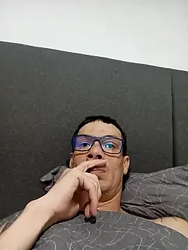 Snapshot of sebas_erl chatting on April 15, 2026, 12:39 am sebas erl online show from April 15, 2026, 12:39 am