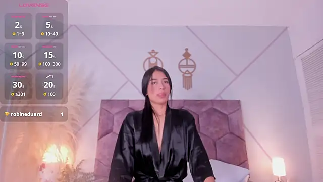 nicol giraldoo online show from May 12, 2026, 3:25 am