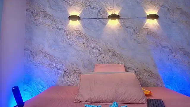 abbyrouss  online show from October 28, 2025, 3:10 am