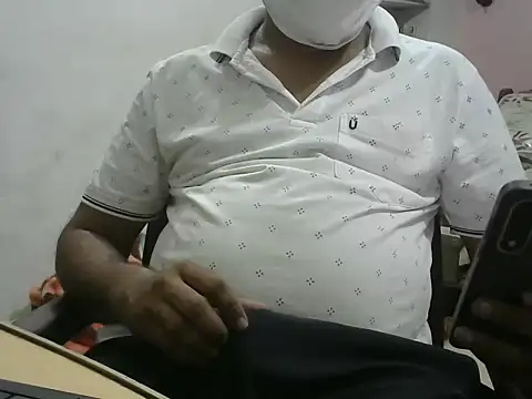 Famit025 online show from April 15, 2026, 2:35 pm