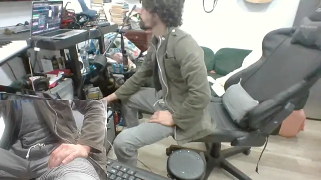 Snapshot of Stringin69 chatting on February 26, 2026, 5:23 pm Stringin69 online show from February 26, 2026, 5:23 pm