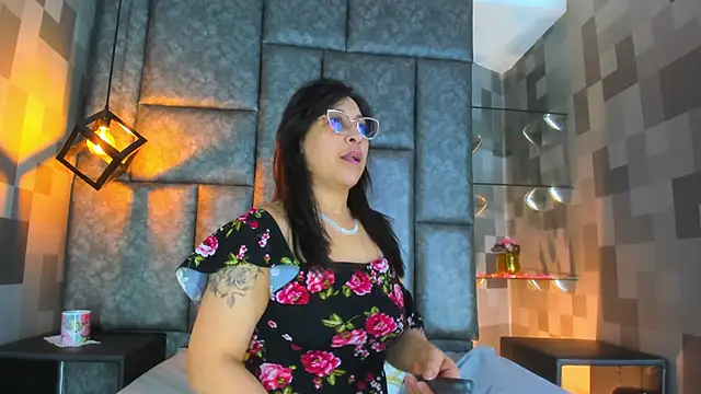 Snapshot of Jenni_Zeller chatting on October 16, 2025, 11:39 pm Jenni Zeller online show from October 16, 2025, 11:39 pm